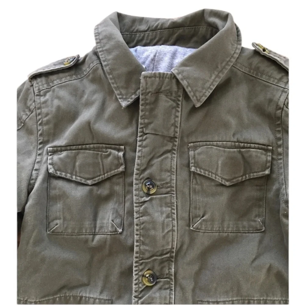 Arizona Jean Company Green cargo  Jacket zipper and buttons to close